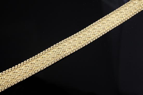 A French textured 18ct gold mesh link bracelet, 19.7cm.